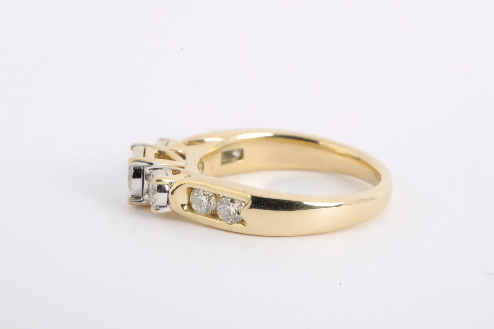 10k Yellow Gold 0.82tcw Diamond Ring Size 7.25 (4.81g.)