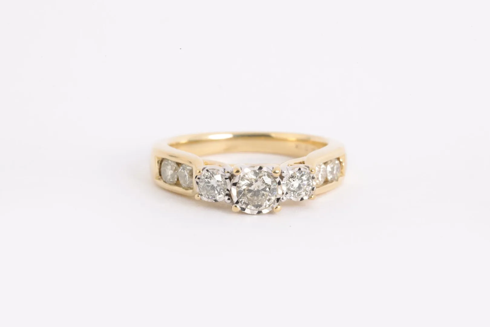 10k Yellow Gold 0.82tcw Diamond Ring Size 7.25 (4.81g.)