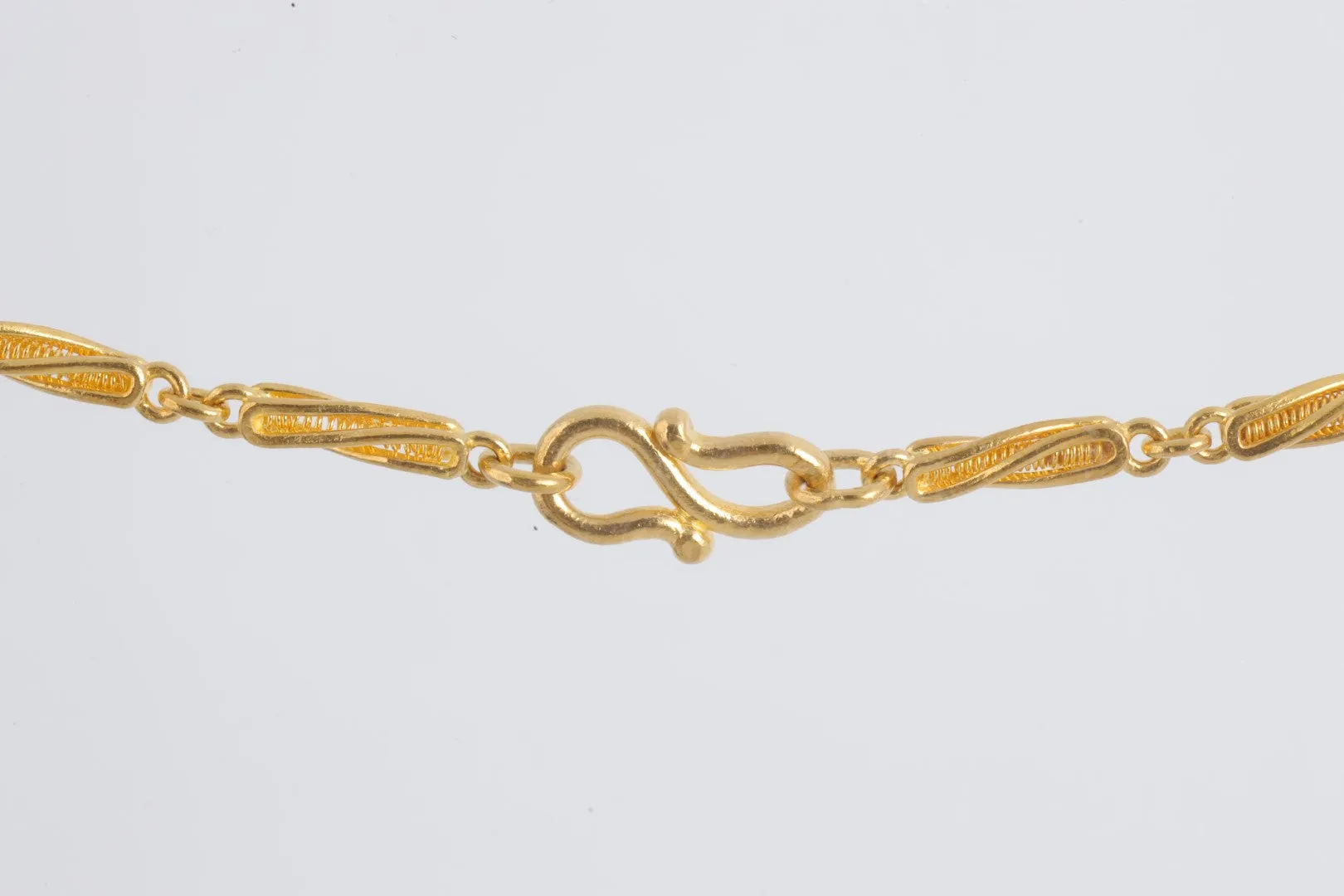 22" 24k Yellow Gold Twisted Link Chain (24.67g.)