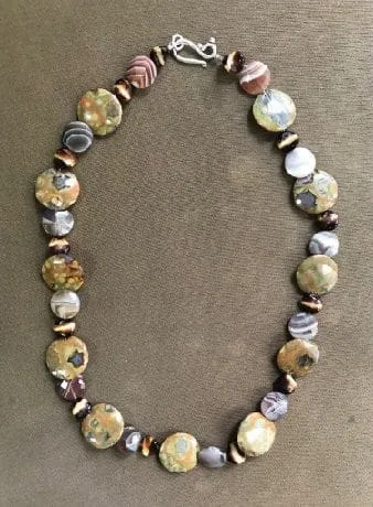 Agate and glass bead necklace