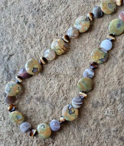 Agate and glass bead necklace