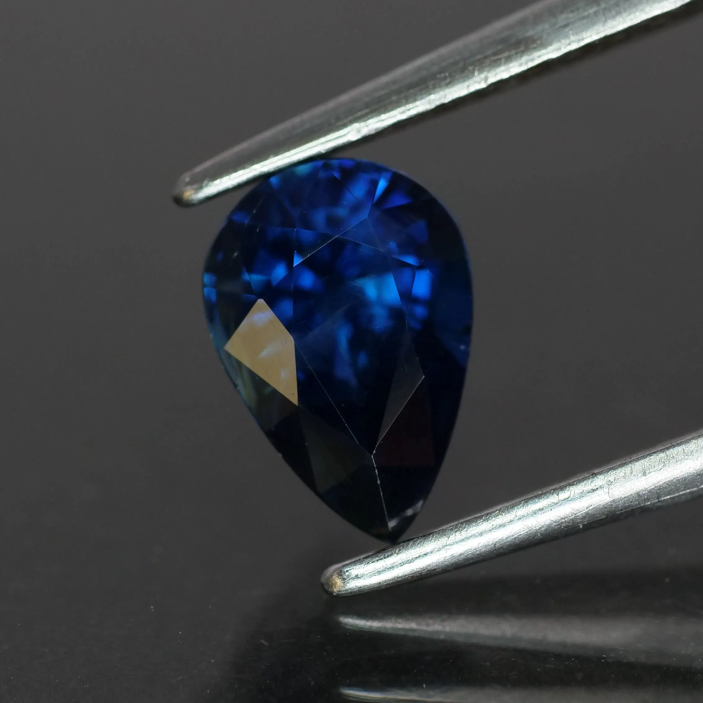 Blue Sapphire | natural, pear cut *7x5 mm, VS, 0.83 ct