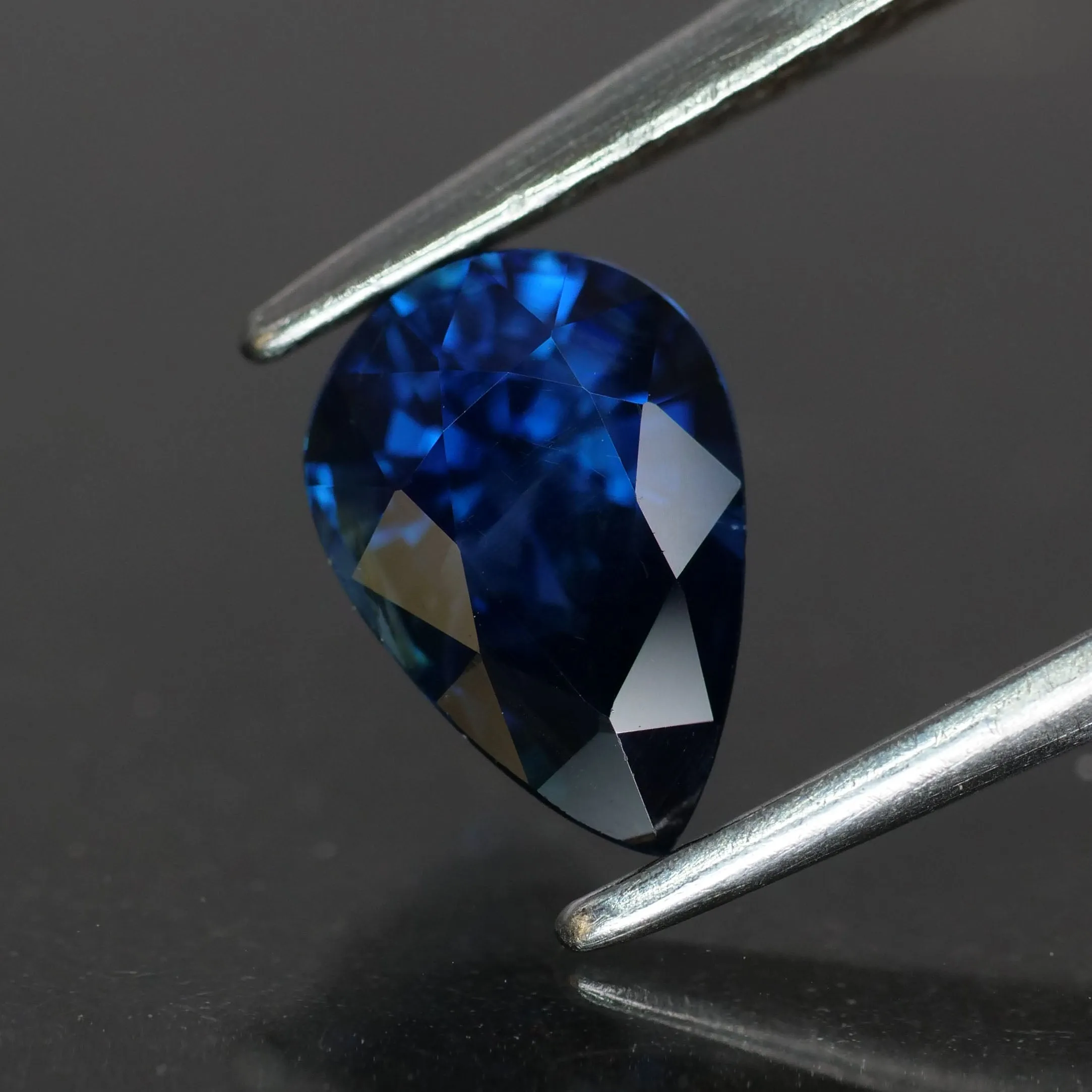 Blue Sapphire | natural, pear cut *7x5 mm, VS, 0.83 ct