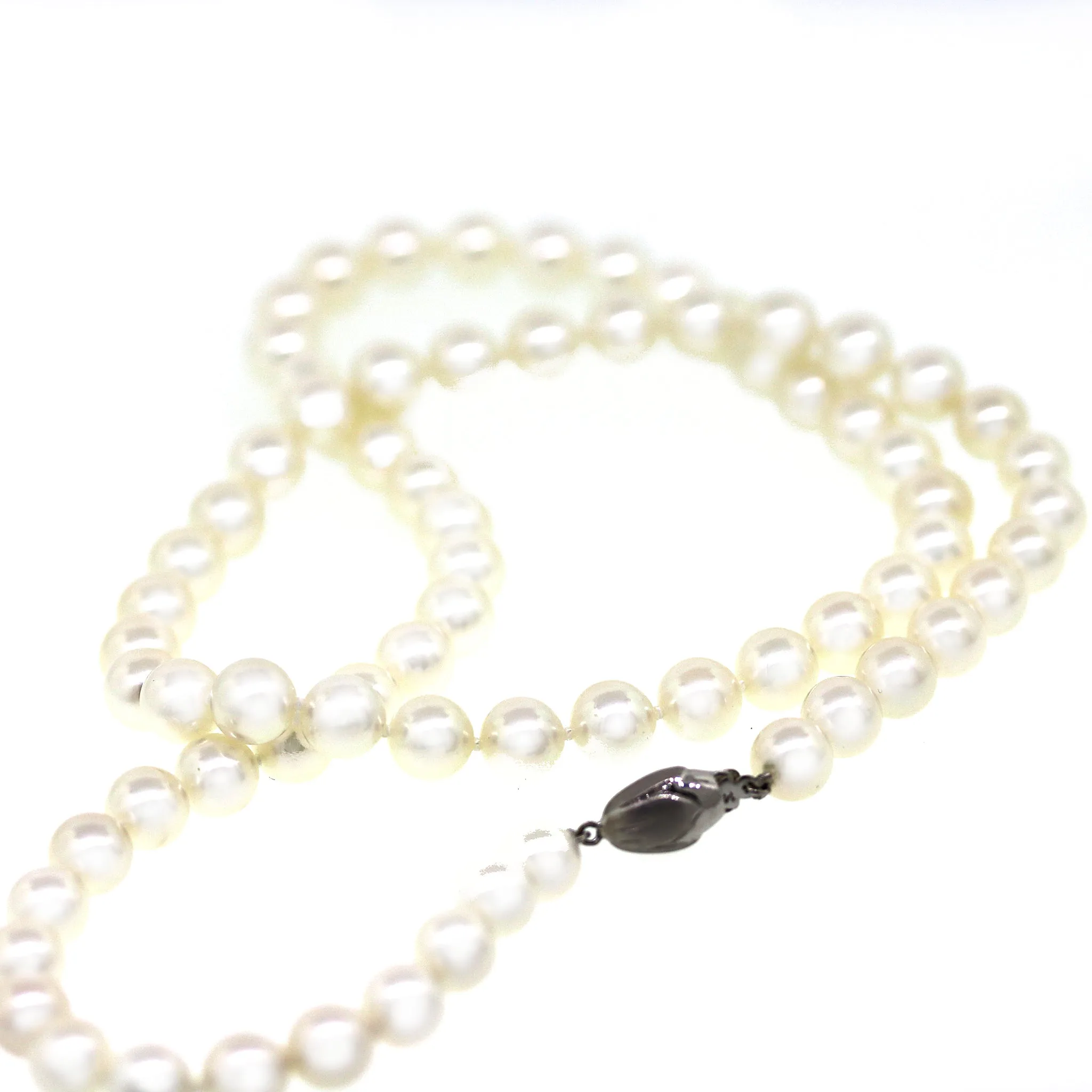 Classic 22 inches Pearl Strand Necklace