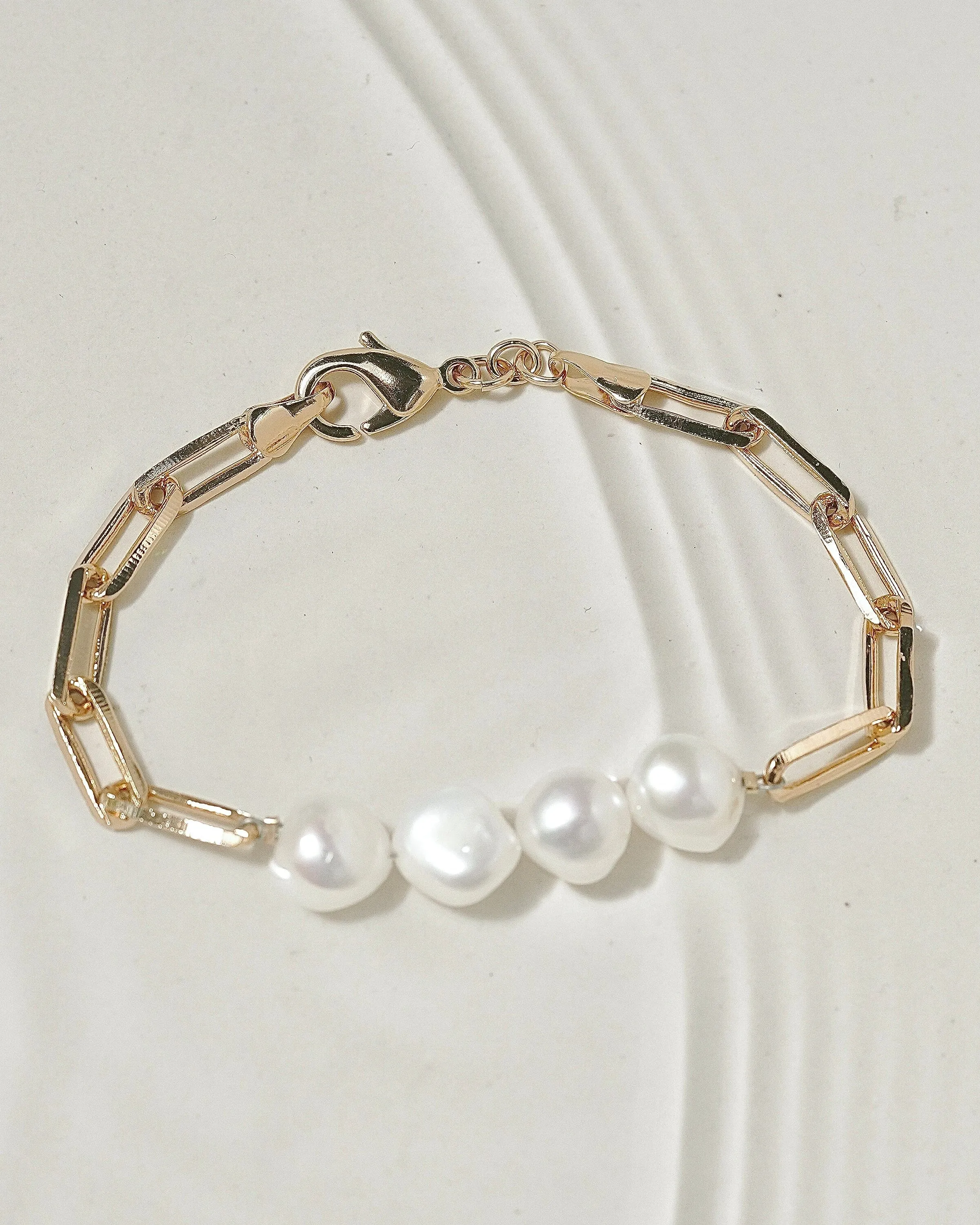 In the Pearls Bracelet