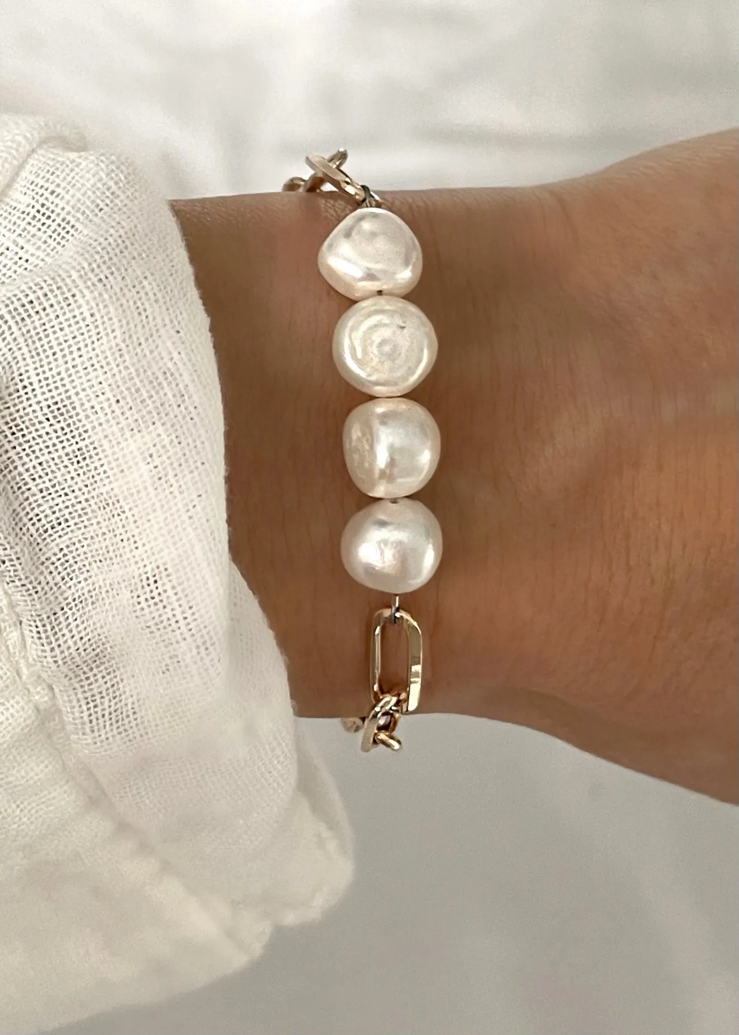 In the Pearls Bracelet