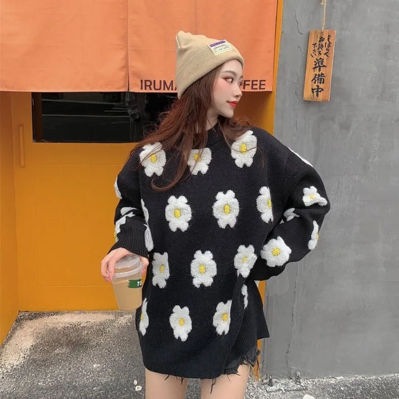 Loose-Fitting Sweater With Flower Pattern