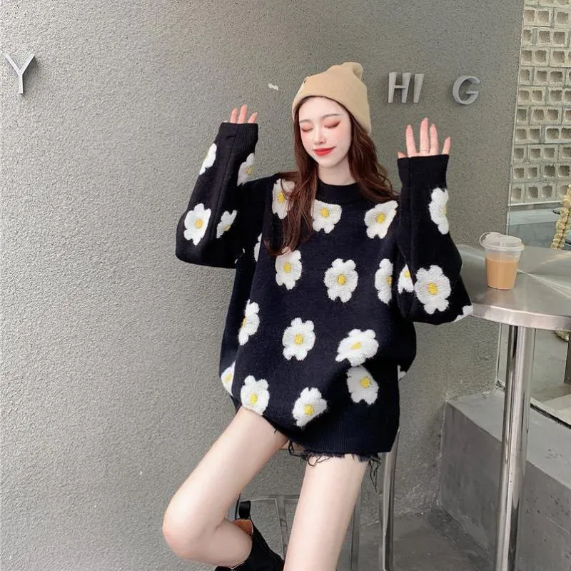 Loose-Fitting Sweater With Flower Pattern