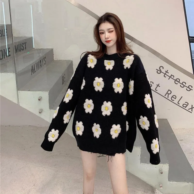 Loose-Fitting Sweater With Flower Pattern