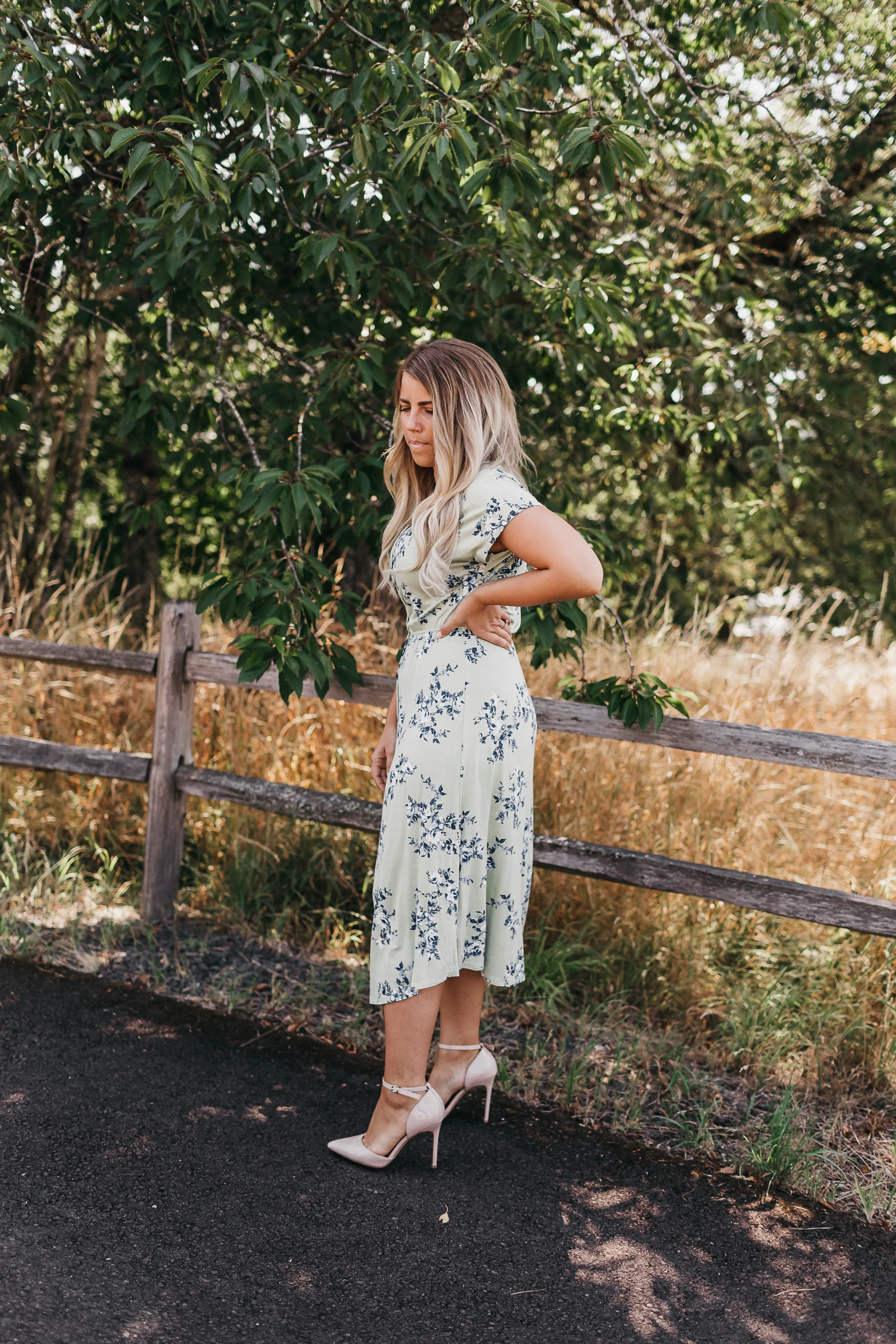 Lucy Floral Midi Dress in MInt