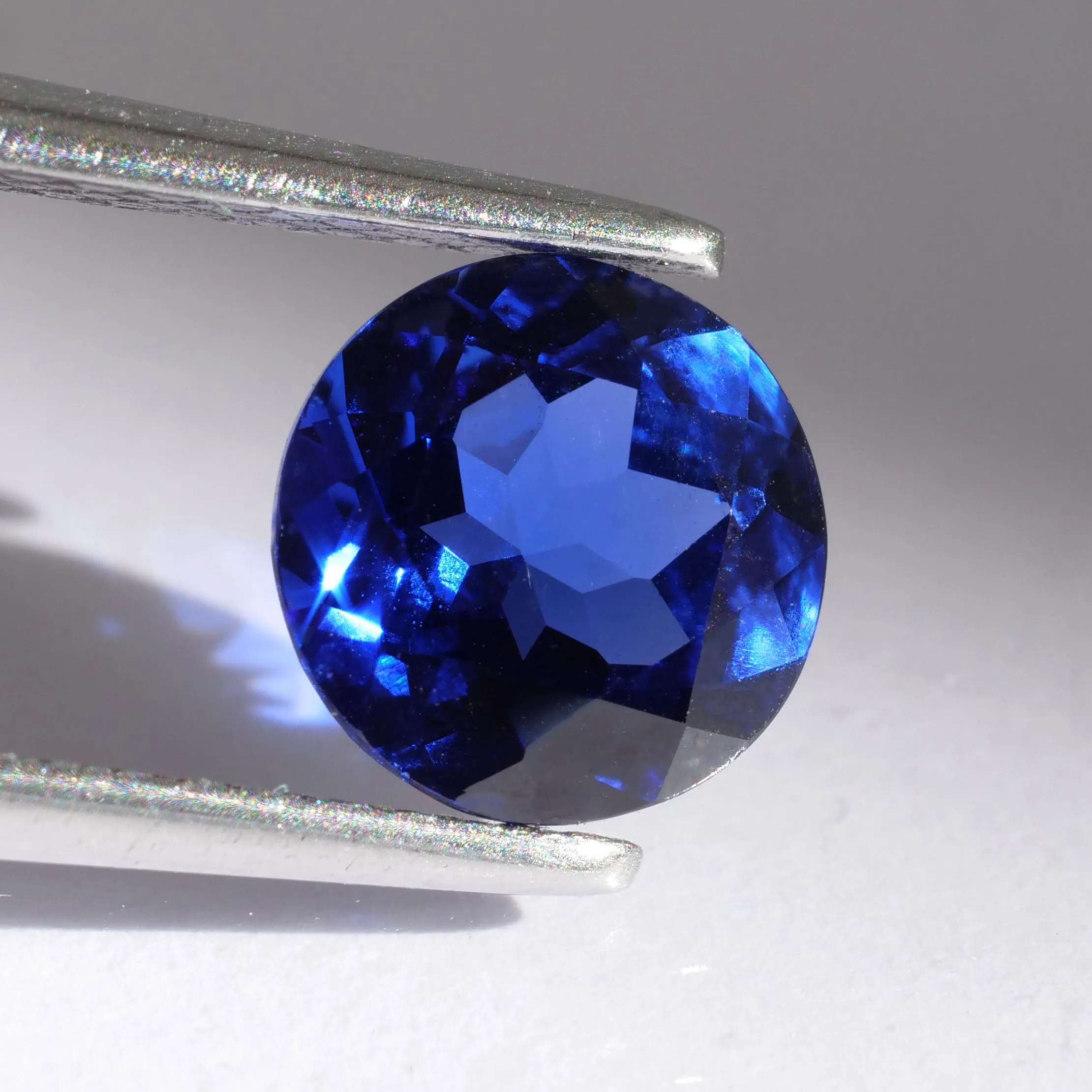 Sapphire | Royal Blue color, lab created, round cut, 6.5mm VS 1ct