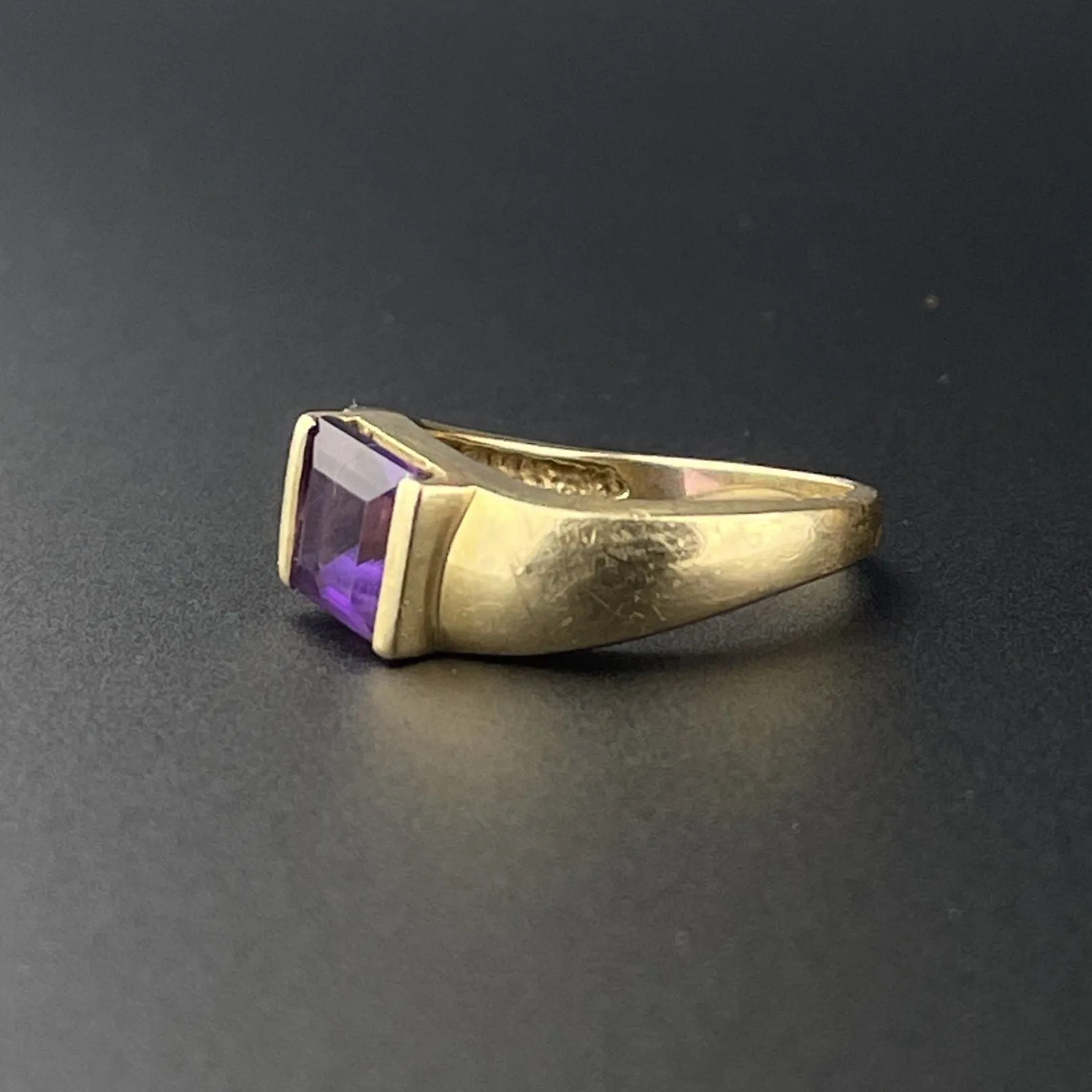 Vintage 14K Gold Wave Band Amethyst Solitaire Ring