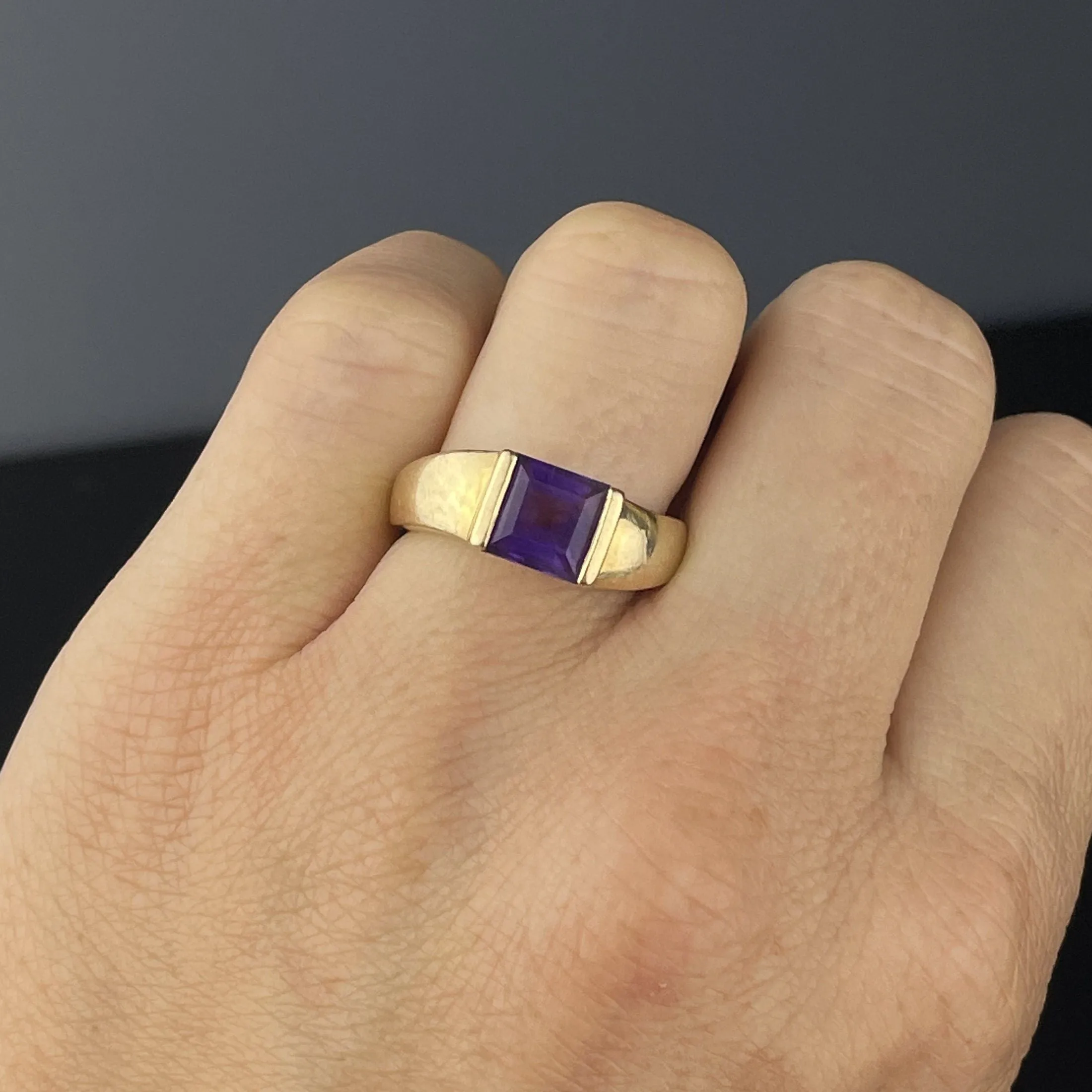 Vintage 14K Gold Wave Band Amethyst Solitaire Ring