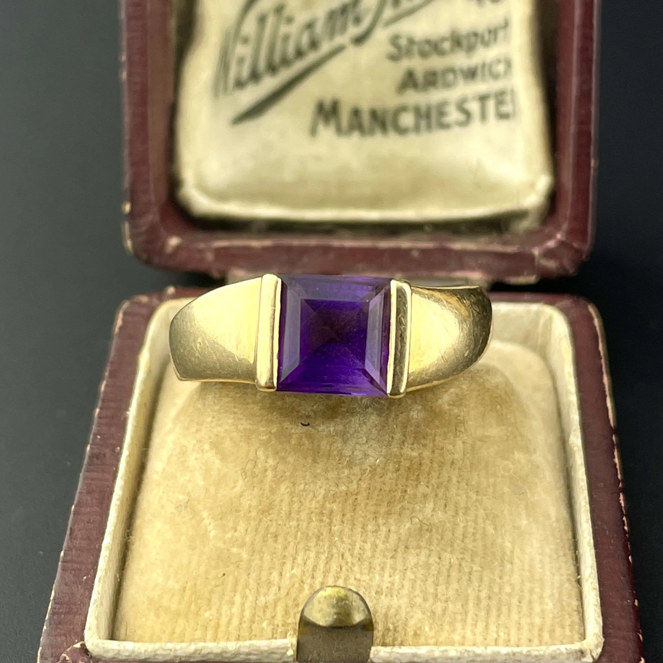 Vintage 14K Gold Wave Band Amethyst Solitaire Ring