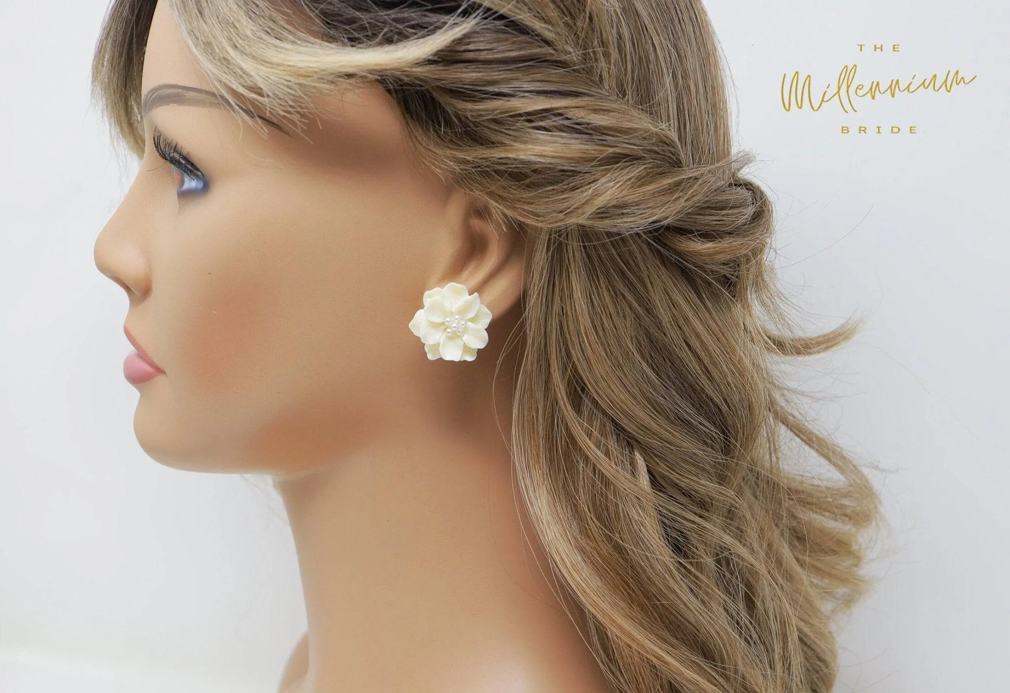 White Flower Pearl Earrings, Bridal Jewelry, Bridal Stud Earrings, Bridal Earrings, Statement Earrings, Bridesmaid Earring.